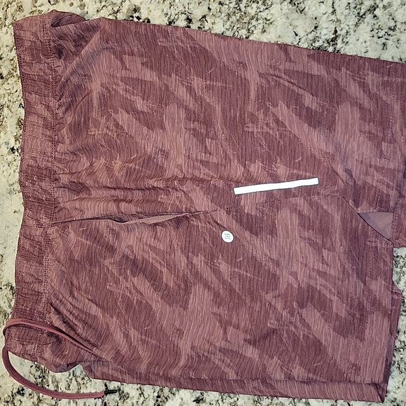 RB3 Men's Athletic Shorts in Maroon Camouflage - Picture 5 of 6